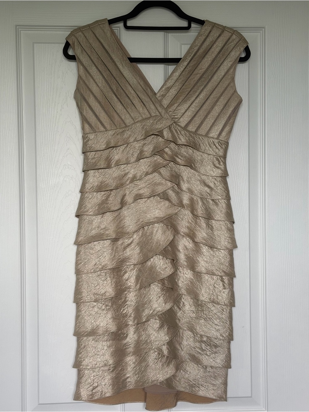 ADRIANNA PAPELL Champagne Layered V-Neck Cocktail Dress 4P - Picture 8 of 16